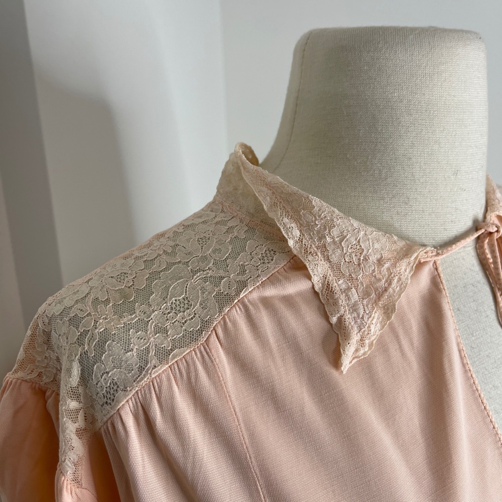 Schiesser Vintage Peach Lace Trim Nightgown Short Sleeve Keyhole Neck Size 44 - Picture 3 of 9
